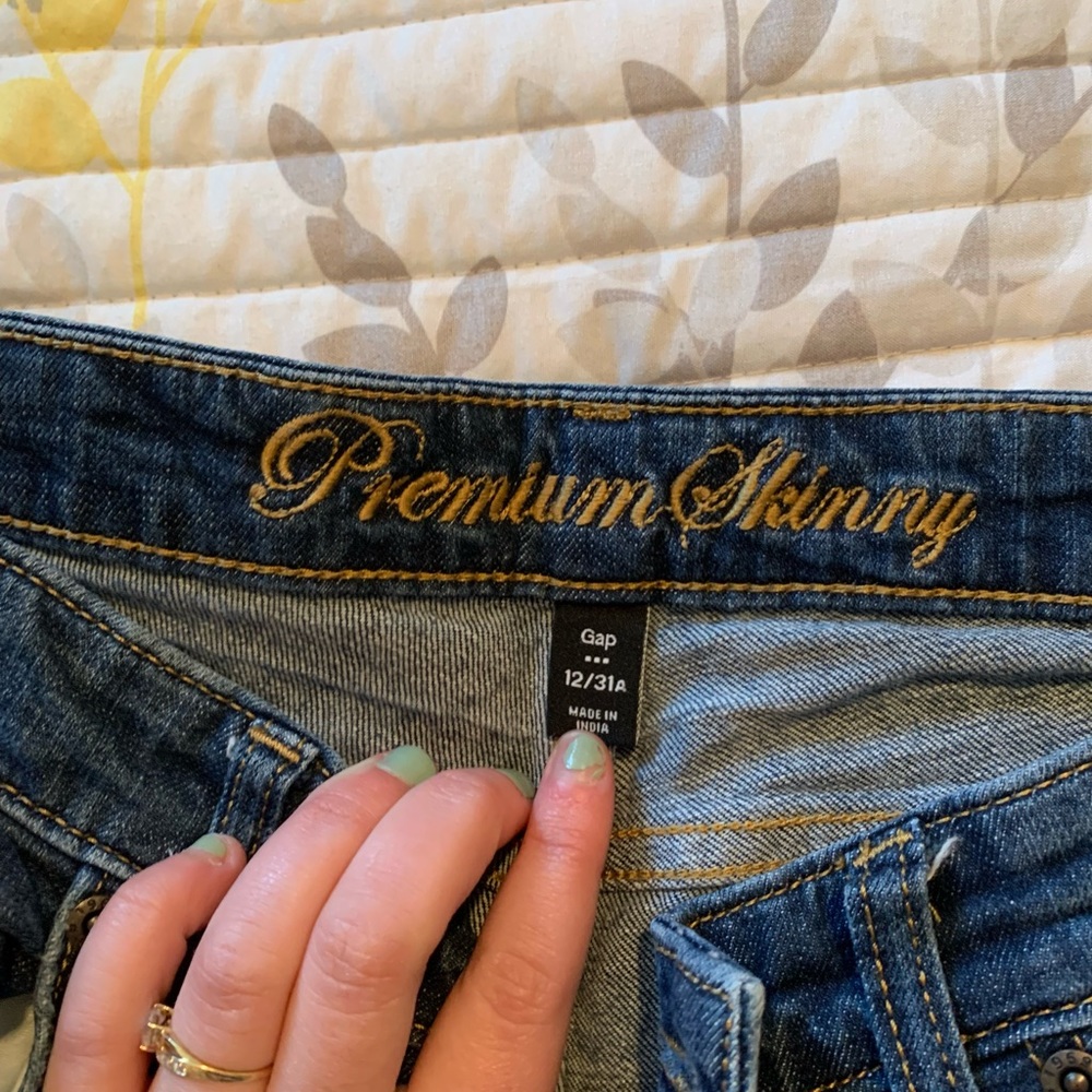 GAP Women’s skinny jeans. Weathered texture, like new. Size 12.